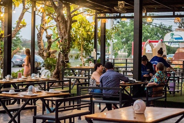 บรรยากาศ Take View Seafood  ริมบึงหนองโคตร