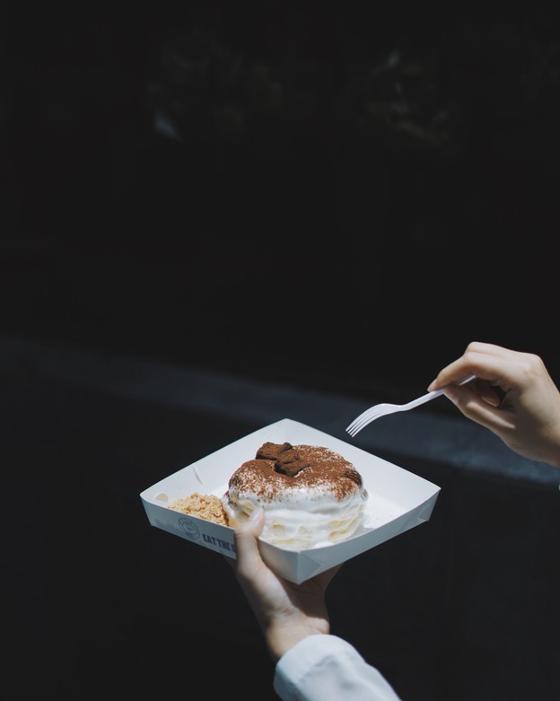 Eat The Street Khonkaen Pancake Hotdog  แพนเค้ก ฮอทดอกชีส อาหารเกาหลี