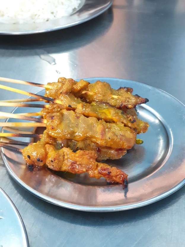 ร้านอาหารมุสลิม แยกไฟแดงบางรักสีลม
