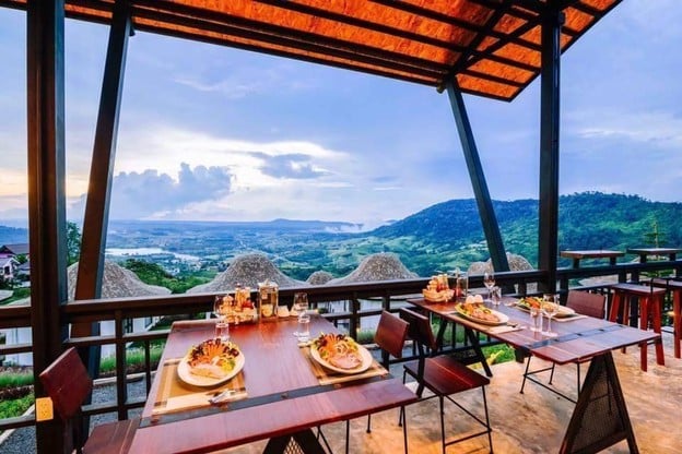 At Tree Resort & Restaurant