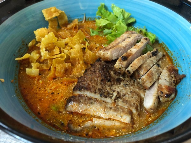 บะหมี่ไก่กรอบลาดหญ้า Platform Wongwianyai