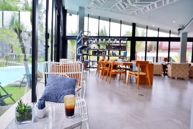 Cotton Cafe and Library La Vela Khaolak