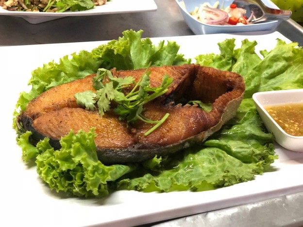 ไอสเต๊กแอนด์บ้านขนม สี่แยกโรงเจนาเกลือ(มูลนิธิสว่างบริบูรณ์นาเกลือ)