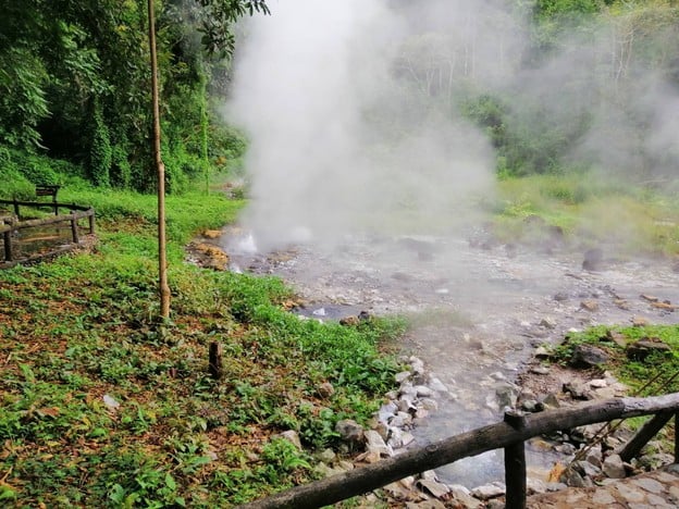 น้ำพุร้อนโป่งเดือด