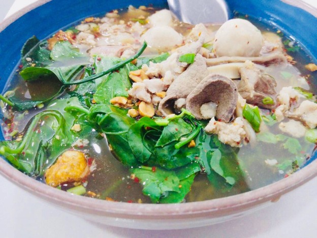 ก๋วยเตี๋ยวหมูใบตำลึงแม่สมใจ