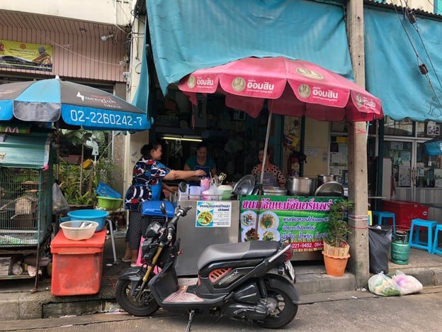 ร้านขนมจีนแม่จันทร์แพร่งนรา