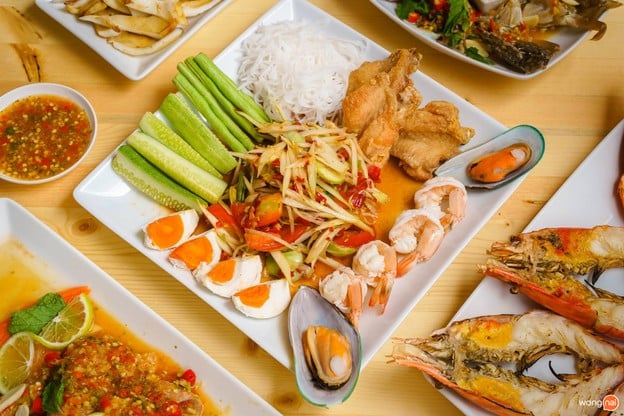 ส้มตำ ยำ เผา กะหลิม (ป่าตอง)