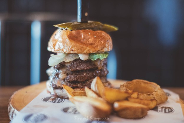เมนูของร้าน Rock Me Burgers & Bar ลอยเคราะห์