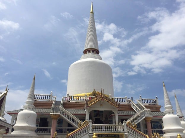 บรรยากาศ วัดธาตุน้อย(เจดีย์พ่อท่านคล้ายวาจาสิทธิ์)