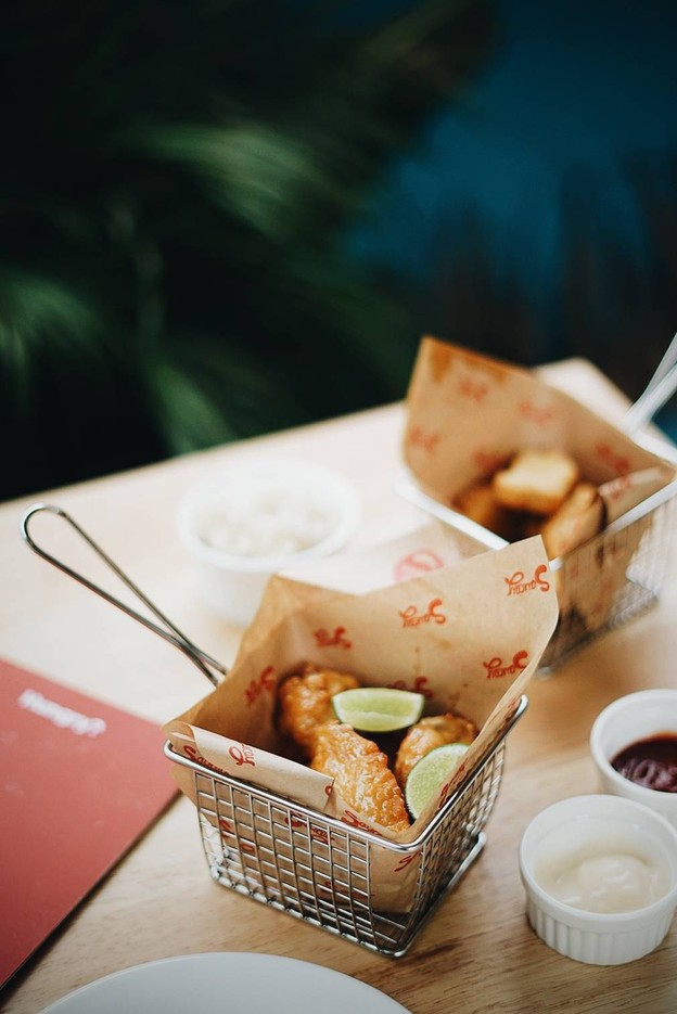 เมนูของร้าน Saucey Chicken and Beer Bomb
