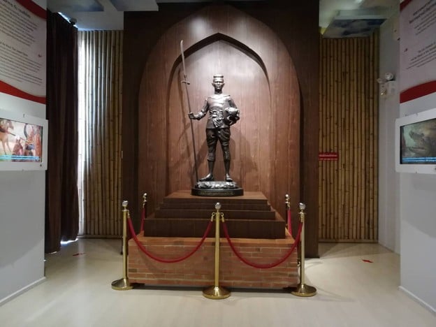 ศูนย์ประวัติศาสตร์พระราชวังจันทน์