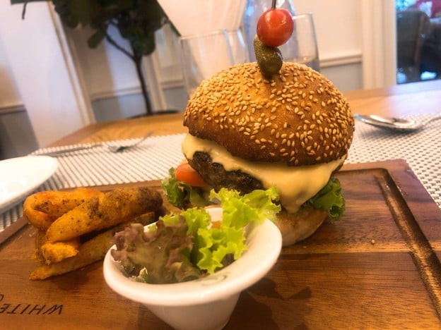 เมนูของร้าน White Swan Bakery Restaurant