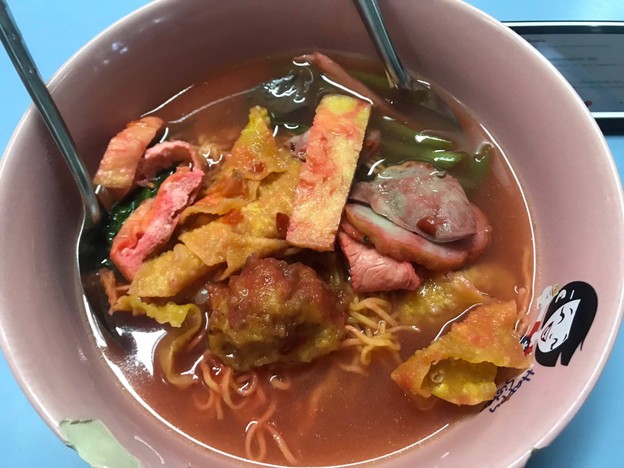 เย็นตาโฟยมราช ( ข้างโรงรับจำนำ )