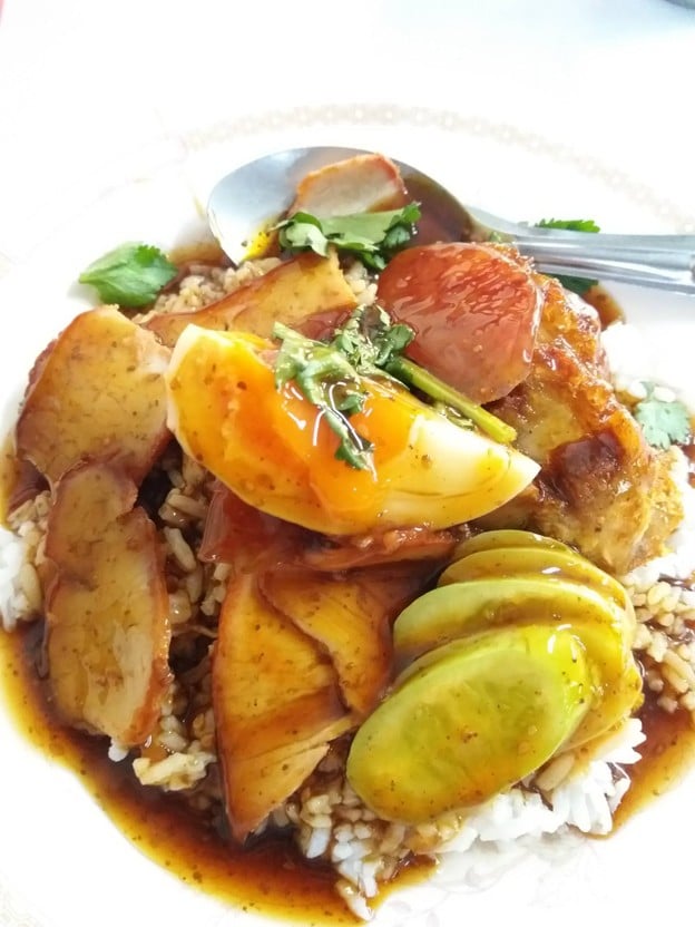 เมนูของร้าน ช.บะหมี่เกี๊ยว ข้าวหมูแดง หมูกรอบ(สวนสยาม) รามอินทรา