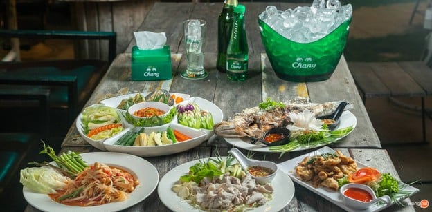 เมนูของร้าน ครัวหลังบ้าน The Water Front นครปฐม