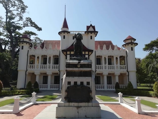 พระราชวังสนามจันทร์