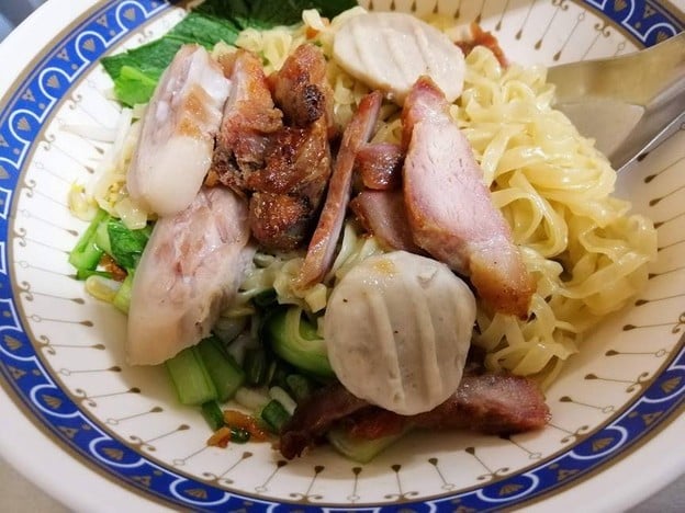 เมนูของร้าน ร้านก๋วยเตี๋ยวหางหมูยินกิจ ตลาดใหม่