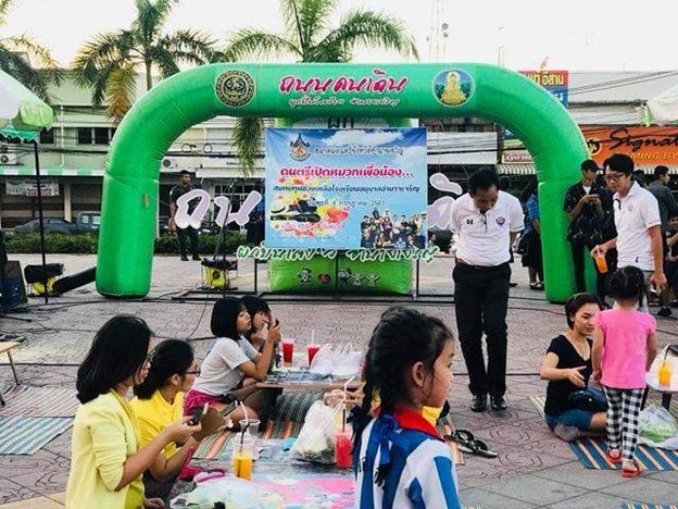 บรรยากาศ ถนนคนเดิน ผูกปิ่นโตข้าว