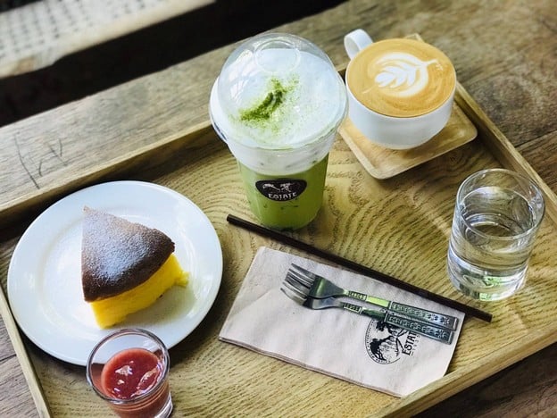 คาเฟ่โรงบ่ม เก๊าไม้ล้านนา สันป่าตอง