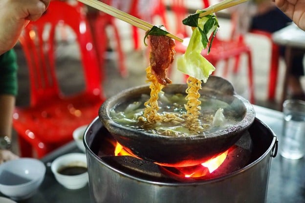 เมนูของร้าน จิ้มจุ่มใต้สะพาน