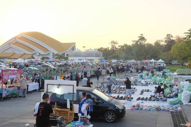 เปิดท้าย มข