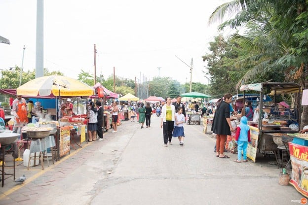 บรรยากาศ ตลาดติดน้ำ บึงแก่นนคร