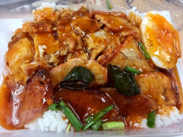 เมนูของร้าน ธานี ข้าวหมูแดง - หมูกรอบ อารีย์