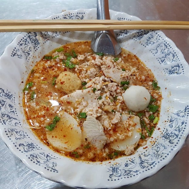 เมนูของร้าน ก๋วยเตี๋ยวลุงกับป้า