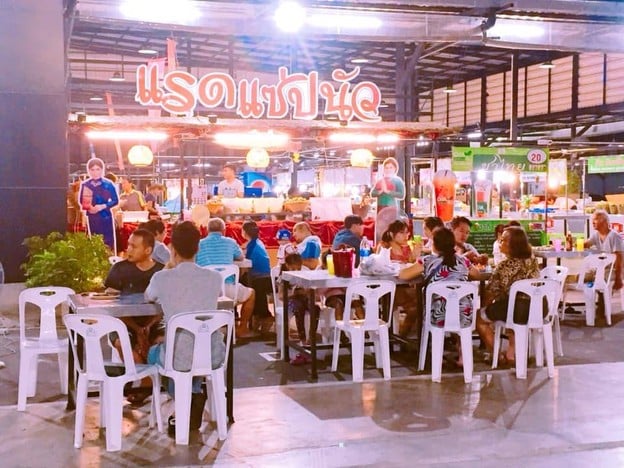 หน้าร้าน แรด แซ่บนัว - ตลาด อาร์.เอ็น.ยาร์ด โคราช