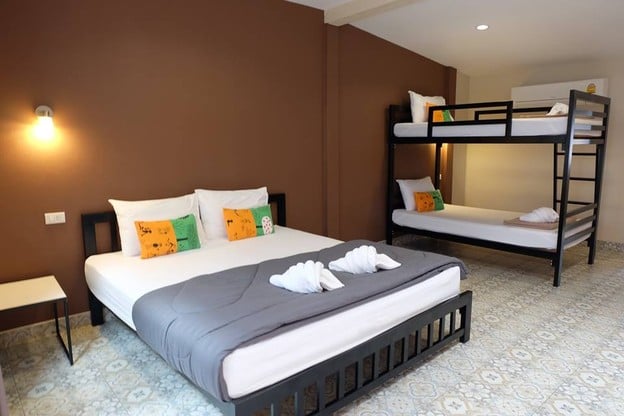 วอร์มเวล โฮสเทล