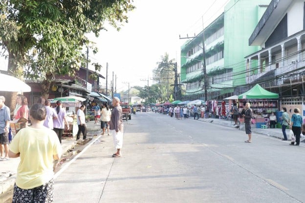 ตลาดสะพานยูง