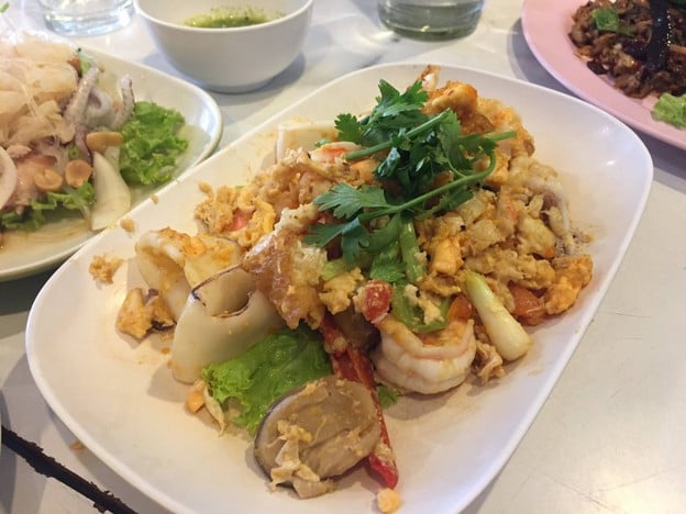 ร้านส้มตำแม่ลำยอง นวลจันทร์