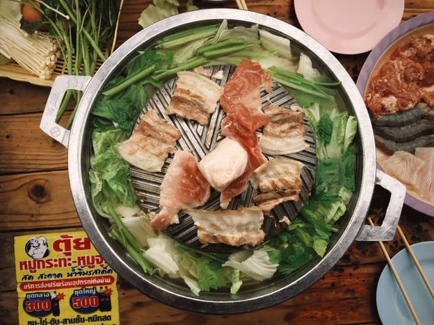 เมนูของร้าน ตุ้ย หมูกะทะ หมูจุ่ม ตลาดพลู