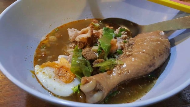 ก๋วยเตี๋ยวไข่ยางมะตูม บ้านป๋ากู