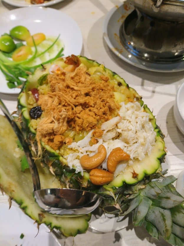 เมนูของร้าน Waterside Karaoke Restaurant