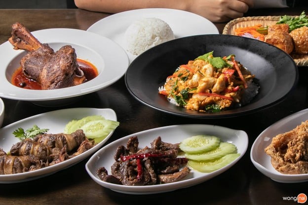 เมนูของร้าน ข้าวแกงถนัดแดก สาขา เกษตร-นวมินทร์