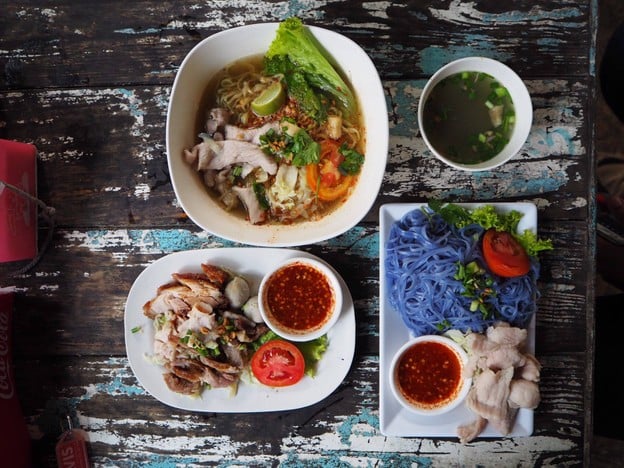 เมนูของร้าน ก๋วยเตี๋ยวอัญชัน