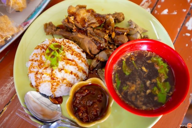 ก๋วยเตี๋ยวเป็ดกะละมัง วัดศาลาลอย