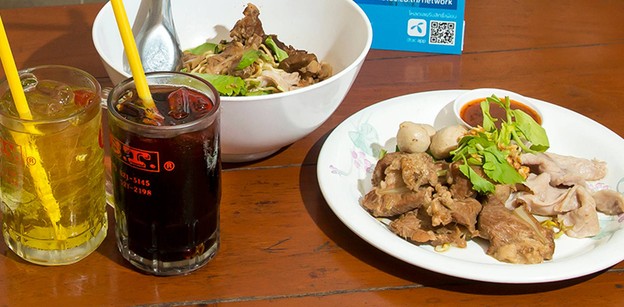 ก๋วยเตี๋ยวหมูตุ๋น สเต็ก บ้านบาบ๋า
