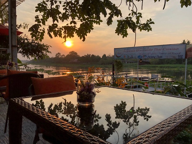 อ้อยหวานอาหารไทยโบราณริมน้ำ