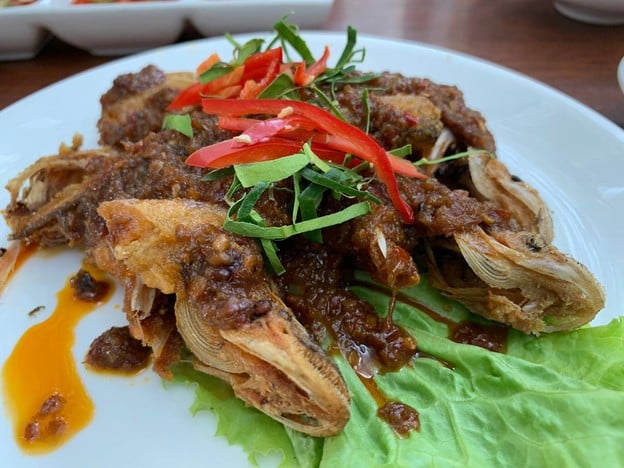 เมนูของร้าน อาหารป่าปลาเขื่อน
