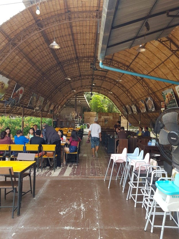 บรรยากาศ อิ่มเพลิน สวนผึ้ง