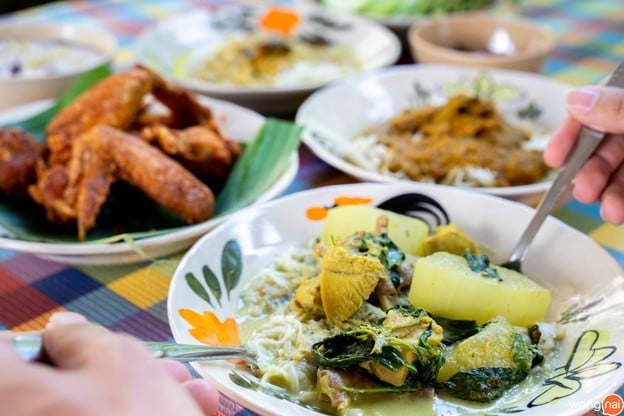 ขนมจีนโกเปียก หน้าค่ายเสนาณรงค์