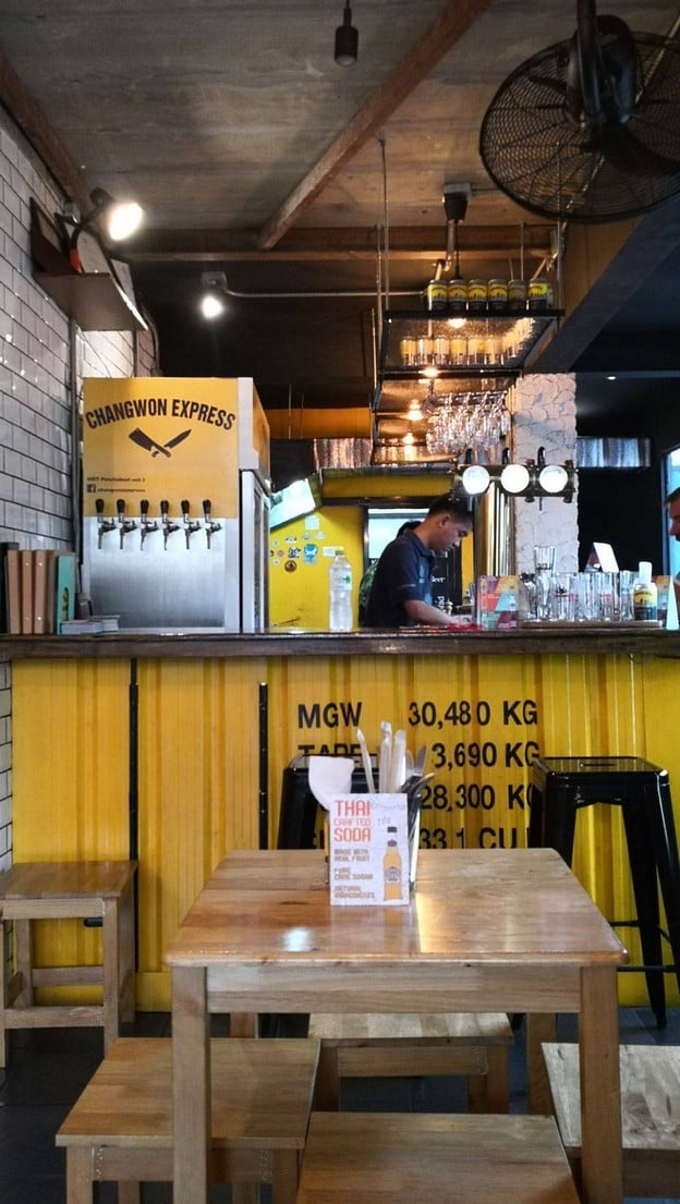 บรรยากาศ Changwon Fried Chicken (ไก่ทอดเกาหลี)  MRT PETCHABURI EXIT3