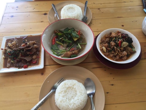 ลุงหนวดอาหารตามสั่งไม่ธรรมดา