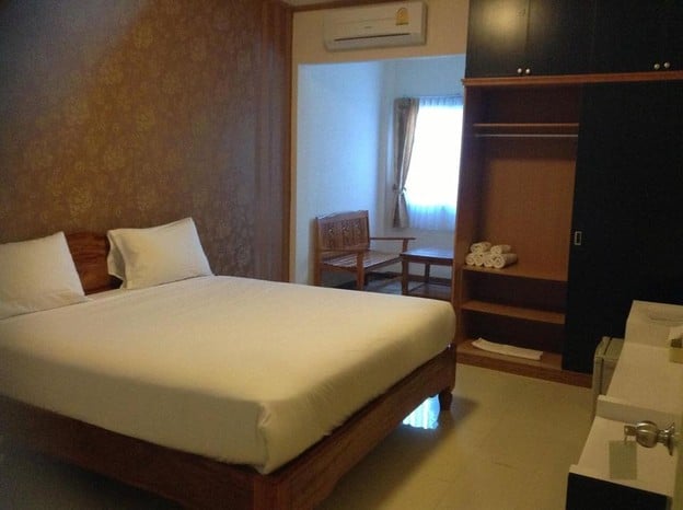 เวชสวัสดิ์ เพลส