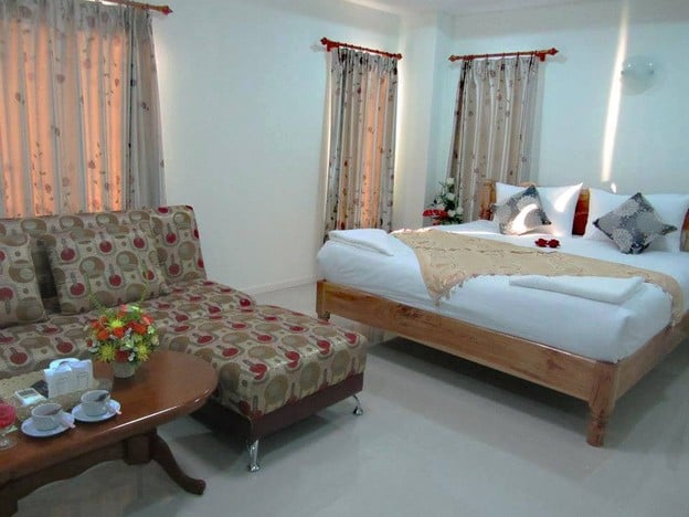 โรงแรมเรือนริมน้ำ