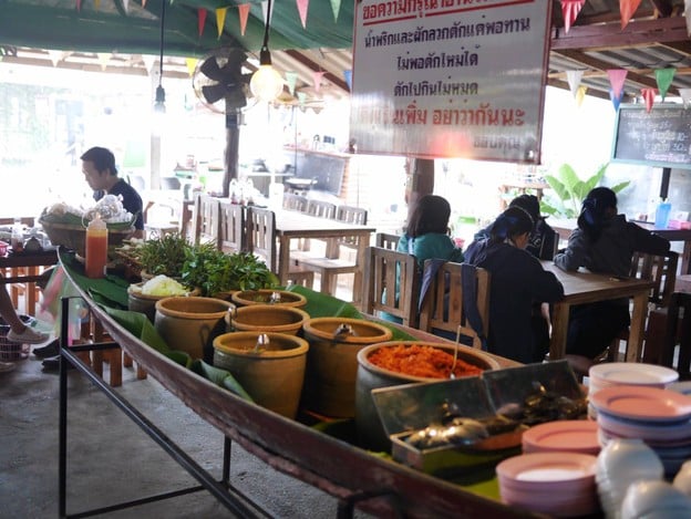 บรรยากาศ น้ำย้อยเมืองแป้ กาดน้ำทอง