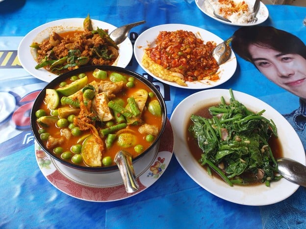 เมนูของร้าน ครัวกะเหรี่ยง