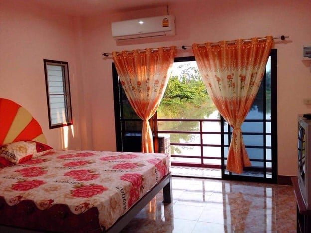 บ้านสวนชีวาสราญ รีสอร์ท & ฟิชชิ่งปาร์ค